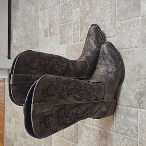 Womens size 9 ropers